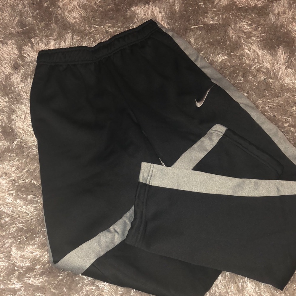 nike sweatpants FREE LANDYARD